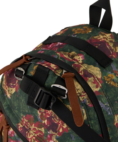 GREGORY(グレゴリー)の「デイパック DAYPACK ボタニカルタペストリー(バックパック/リュック・メンズ・レッド系その他・ONE SIZE)」の6枚目の写真