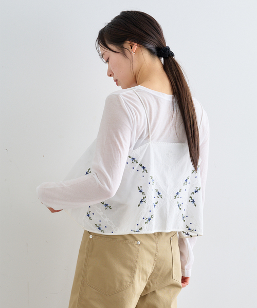 U by SPICK&SPAN(ユーバイスピックアンドスパン)の「フレアシシュウキャミブラウス(シャツ/ブラウス・レディース・ホワイト・FREE)」の4枚目の写真