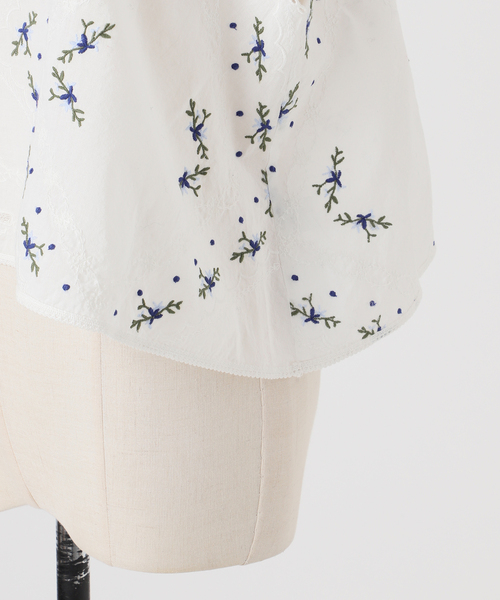 U by SPICK&SPAN(ユーバイスピックアンドスパン)の「フレアシシュウキャミブラウス(シャツ/ブラウス・レディース・ホワイト・FREE)」の22枚目の写真