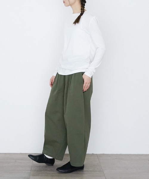 オローネ(オローネ)の「マイアンダーカットソー(Tシャツ/カットソー・レディース・チャコールグレー/オフホワイト/オリーブ・FREE)」の17枚目の写真