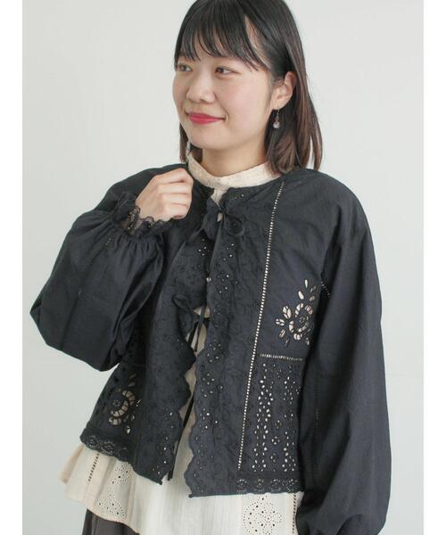 Samansa Mos2（サマンサ モスモス）の「レースパッチワークブラウス（シャツ/ブラウス・レディース・オフホワイト/キナリ/ブラック・F）」の4枚目の写真