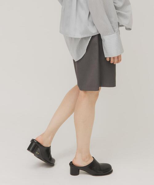 KBF（ケイビーエフ）の「ダブルタックショートパンツ（その他パンツ・レディース・グレー/ブラック・ONE）」の6枚目の写真