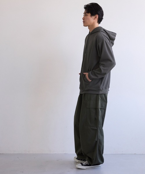 coca(coca)(コカ)の「エンボスワイドプルパーカー(パーカー・メンズ・カーキ/チャコール/ブラック/ライトグレー・XL/M/L)」の18枚目の写真