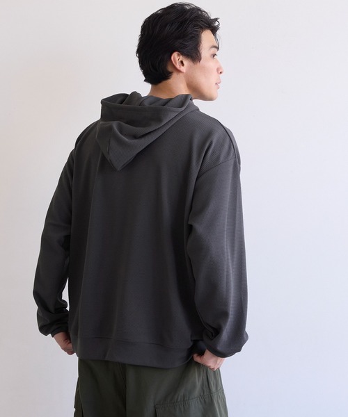 coca(coca)(コカ)の「エンボスワイドプルパーカー(パーカー・メンズ・カーキ/チャコール/ブラック/ライトグレー・XL/M/L)」の19枚目の写真