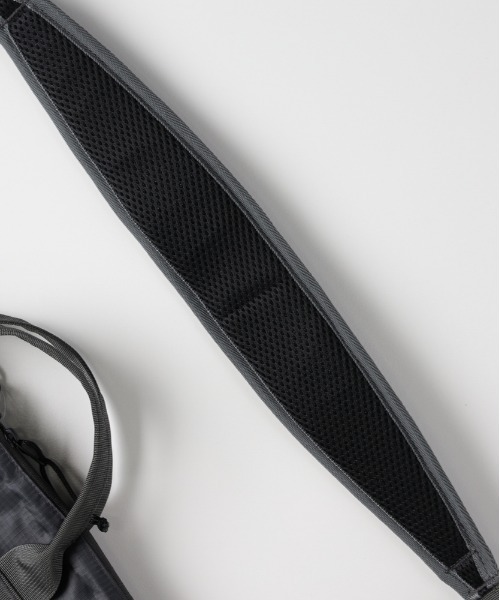 CAMP7（キャンプセブン）の「【CAMP7】2WAYリップストップナイロントートバッグ (軽量 / 耐久性 / ショルダー / デイリーユース)（トートバッグ・メンズ・ブラック/ダークグレー・ONE SIZE）」の9枚目の写真