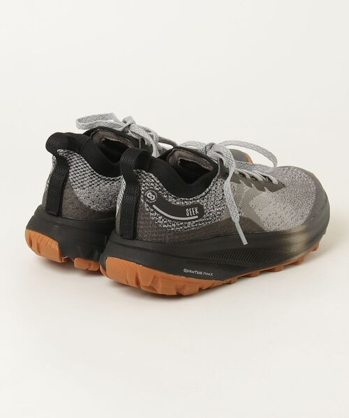 KEEN（キーン）の「SEEK / シーク / レディース シューズ（スニーカー・レディース・ブラック×グレー・22.5cm/23cm/23.5cm/24cm/24.5cm/25cm/25.5cm）」の2枚目の写真