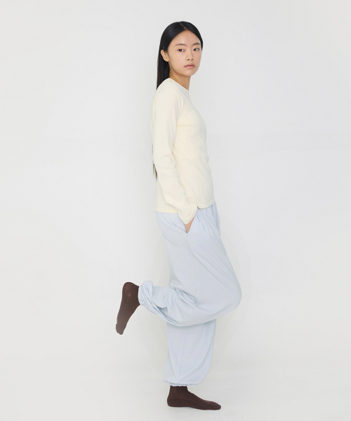 DEVIWEAR（デヴィウェア）の「[DO] ソフトラウンドネックTシャツ DEVI-DO1002-クリーム（Tシャツ/カットソー・レディース・クリーム・SMALL/MEDIUM/LARGE）」の2枚目の写真