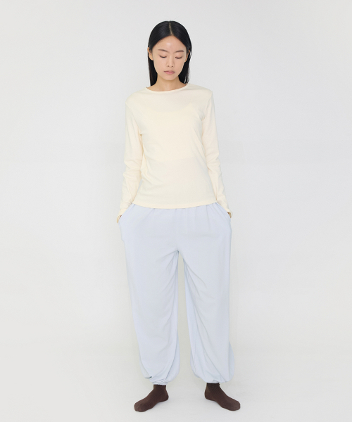 DEVIWEAR（デヴィウェア）の「[DO] ソフトラウンドネックTシャツ DEVI-DO1002-クリーム（Tシャツ/カットソー・レディース・クリーム・SMALL/MEDIUM/LARGE）」の3枚目の写真