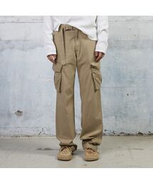 KUME（クメ）の「Men Belted Relaxed Cargo Pants, Beige（その他パンツ）」