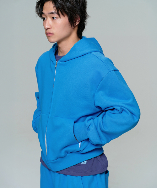 ERA(エラ)の「UNISEX ERA OVERSIZED HOODED ZIP-UP - CAPRI BLUE(パーカー・レディース・ライトブルー・LARGE/MEDIUM/SMALL)」の12枚目の写真