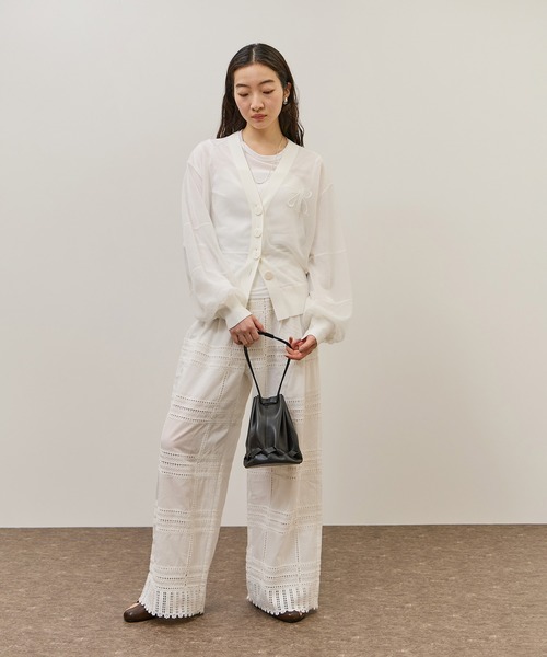 ADAM ET ROPE'（アダムエロペ）の「【一部WEB限定カラー】エンブロイダリーイージーパンツ（その他パンツ・レディース・ホワイト/ダークブラウン/ブラック・36/38）」の4枚目の写真