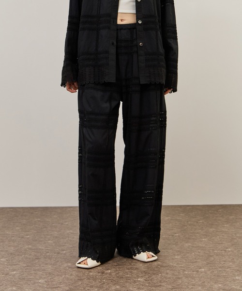 ADAM ET ROPE'（アダムエロペ）の「【一部WEB限定カラー】エンブロイダリーイージーパンツ（その他パンツ・レディース・ホワイト/ダークブラウン/ブラック・36/38）」の13枚目の写真