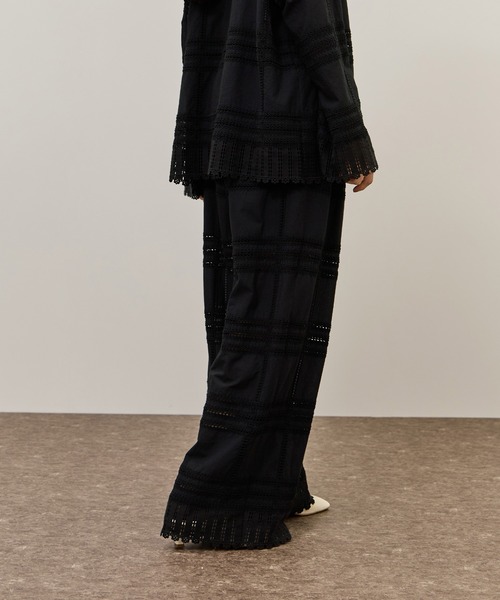 ADAM ET ROPE'（アダムエロペ）の「【一部WEB限定カラー】エンブロイダリーイージーパンツ（その他パンツ・レディース・ホワイト/ダークブラウン/ブラック・36/38）」の14枚目の写真