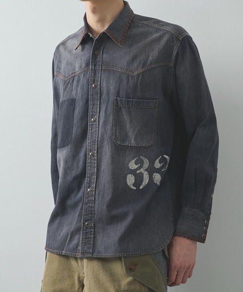 KHOKI（コッキ）の「【KHOKI/コッキ】Hand-Embroidered Denim Shirt（シャツ/ブラウス・メンズ・ブラック/インディゴブルー・2）」の2枚目の写真