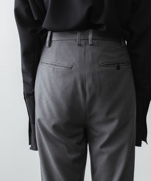 ato(アトウ)の「RECYCLE POLYESTER STRAIGHT PANTS(その他パンツ・メンズ・トップグレー/ブラック/ベージュ・44/46/48)」の11枚目の写真