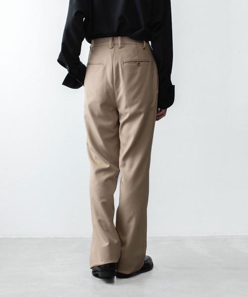 ato(アトウ)の「RECYCLE POLYESTER STRAIGHT PANTS(その他パンツ・メンズ・トップグレー/ブラック/ベージュ・44/46/48)」の17枚目の写真