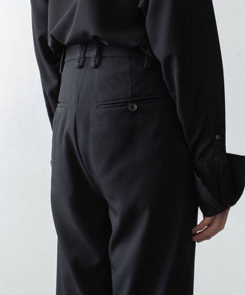 ato(アトウ)の「RECYCLE POLYESTER STRAIGHT PANTS(その他パンツ・メンズ・トップグレー/ブラック/ベージュ・44/46/48)」の4枚目の写真