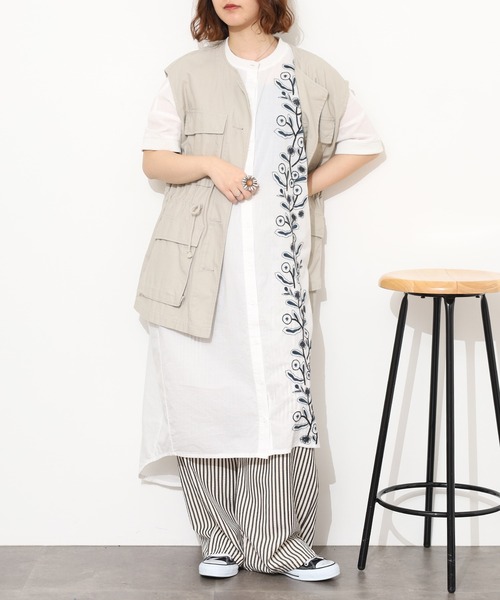 Emago(イマゴ)の「EMAGO 縦花刺繍コクーンワンピース 半端袖(シャツワンピース・レディース・ネイビー/ホワイト/ピンク・FREE)」の1枚目の写真