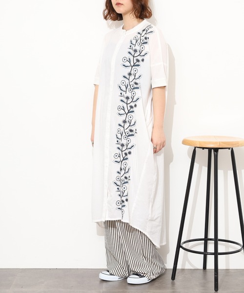 Emago(イマゴ)の「EMAGO 縦花刺繍コクーンワンピース 半端袖(シャツワンピース・レディース・ネイビー/ホワイト/ピンク・FREE)」の5枚目の写真