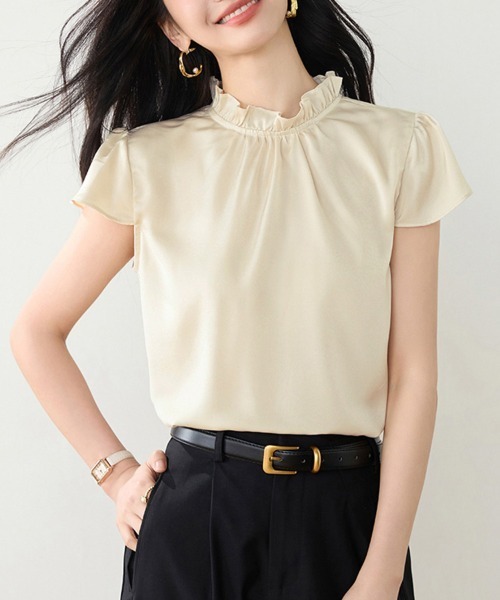 ReRe(リリ)の「フリルネックデザインブラウス(シャツ/ブラウス・レディース・ベージュ・SMALL/MEDIUM/LARGE/X-LARGE)」の1枚目の写真