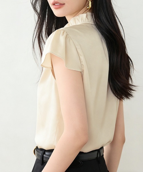 ReRe(リリ)の「フリルネックデザインブラウス(シャツ/ブラウス・レディース・ベージュ・SMALL/MEDIUM/LARGE/X-LARGE)」の9枚目の写真