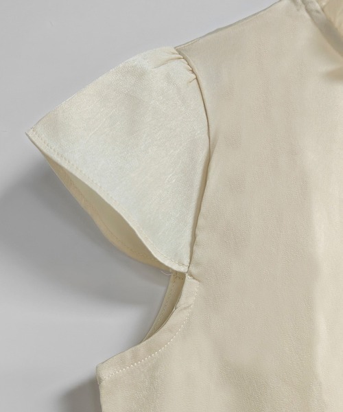 ReRe(リリ)の「フリルネックデザインブラウス(シャツ/ブラウス・レディース・ベージュ・SMALL/MEDIUM/LARGE/X-LARGE)」の11枚目の写真