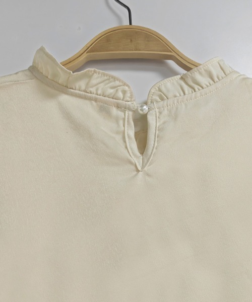 ReRe(リリ)の「フリルネックデザインブラウス(シャツ/ブラウス・レディース・ベージュ・SMALL/MEDIUM/LARGE/X-LARGE)」の13枚目の写真