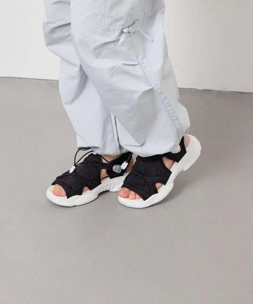 a.v.v(アーヴェヴェ)の「【21-23cm】ドロストスポーツサンダル(サンダル・キッズ・ブラック/ダークインディゴブルー・21/22/23)」の7枚目の写真