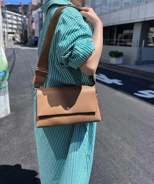 ALTROSE(アルトローズ)の「【ALTROSE】アルトローズ 2way SD ルーカス ショルダーバック ボディバック(ショルダーバッグ・レディース・グレー/ブラック/アイボリー/キャメル・FREE)」の8枚目の写真