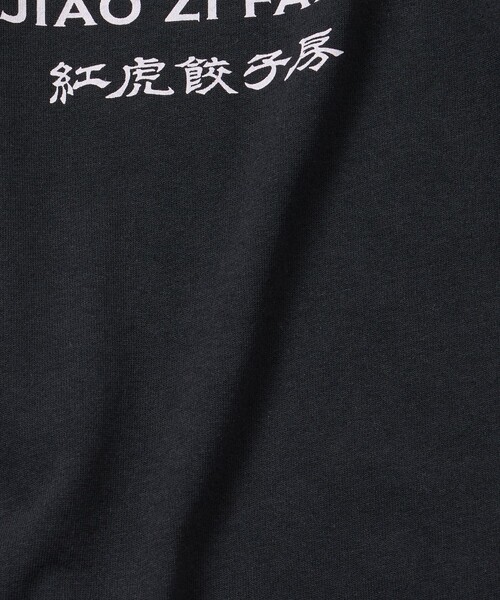 FREAK'S STORE(フリークスストア)の「限定展開 紅虎餃子房×FREAK'S STORE 別注 ビッグシルエット バックプリント クルーネック Tシャツ(Tシャツ/カットソー・メンズ・ブラック/ネイビー/ホワイト・SMALL/MEDIUM/LARGE)」の17枚目の写真