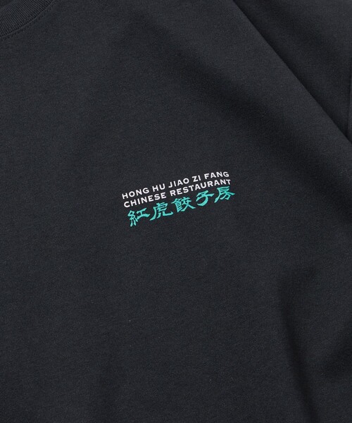 FREAK'S STORE(フリークスストア)の「限定展開 紅虎餃子房×FREAK'S STORE 別注 ビッグシルエット バックプリント クルーネック Tシャツ(Tシャツ/カットソー・メンズ・ブラック/ネイビー/ホワイト・SMALL/MEDIUM/LARGE)」の19枚目の写真