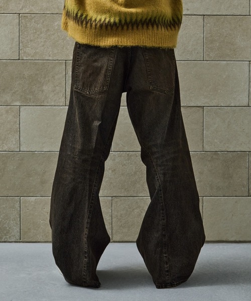 NVRFRGT(ネヴァーフォーゲット)の「3D TWISTED WIDE LEG JEANS(デニムパンツ・メンズ・インディゴブルー/ブラック・3/2/1)」の4枚目の写真