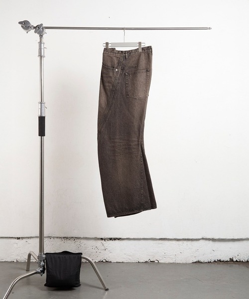 NVRFRGT(ネヴァーフォーゲット)の「3D TWISTED WIDE LEG JEANS(デニムパンツ・メンズ・インディゴブルー/ブラック・3/2/1)」の8枚目の写真