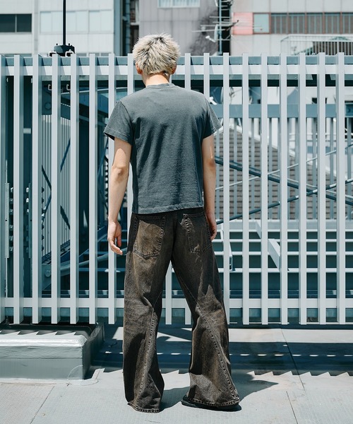 NVRFRGT(ネヴァーフォーゲット)の「3D TWISTED WIDE LEG JEANS(デニムパンツ・メンズ・インディゴブルー/ブラック・3/2/1)」の11枚目の写真