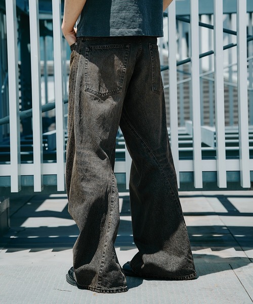 NVRFRGT(ネヴァーフォーゲット)の「3D TWISTED WIDE LEG JEANS(デニムパンツ・メンズ・インディゴブルー/ブラック・3/2/1)」の13枚目の写真