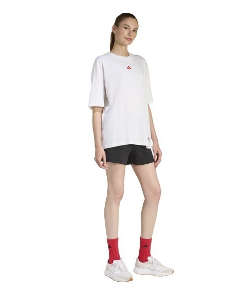 adidas（アディダス）の「アディダス adidas ミニ刺しゅう オーバーサイズ グラフィック半袖Tシャツ（Tシャツ/カットソー・レディース・ホワイト/スモークピンク・S/M/L/XL）」の8枚目の写真