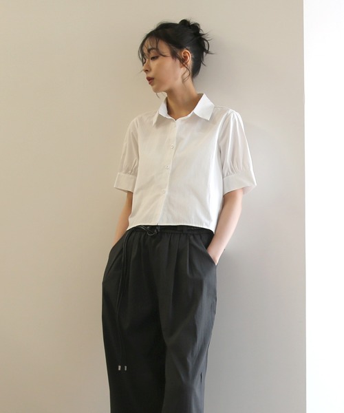 No one knows（ノーワンノーズ）の「ZOZO限定 後ろタックショートシャツ（シャツ/ブラウス・レディース・ホワイト/ブラック・FREE）」の5枚目の写真