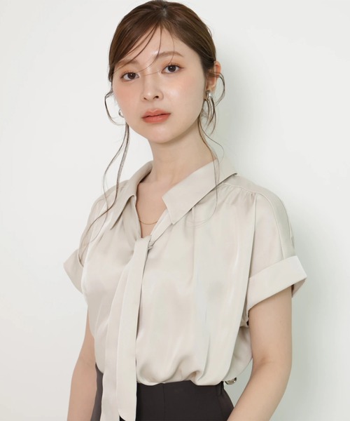 Apuweiser-riche(アプワイザーリッシェ)の「フロントチェーンブラウス(シャツ/ブラウス・レディース・ベージュ系その他/ネイビー・2/1)」の13枚目の写真