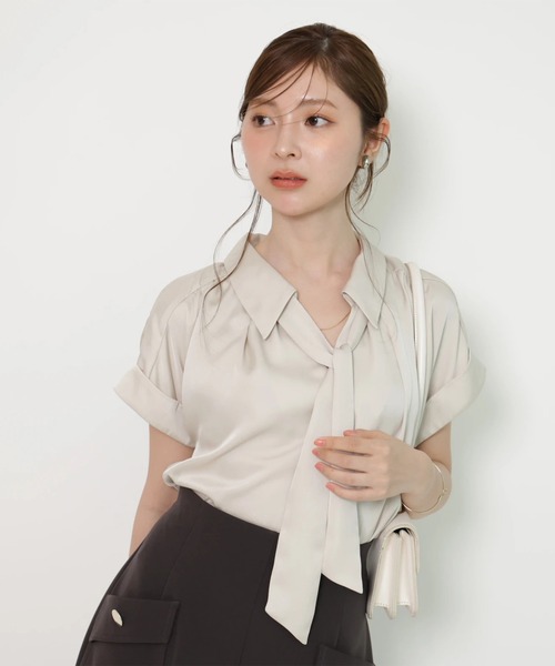 Apuweiser-riche(アプワイザーリッシェ)の「フロントチェーンブラウス(シャツ/ブラウス・レディース・ベージュ系その他/ネイビー・2/1)」の15枚目の写真