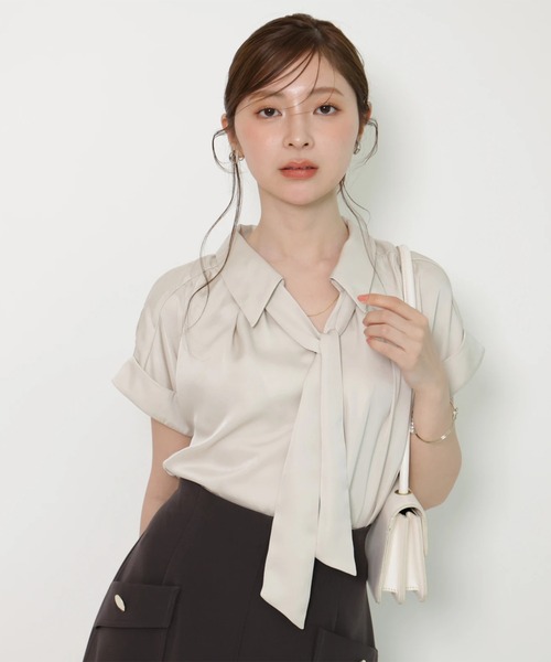 Apuweiser-riche(アプワイザーリッシェ)の「フロントチェーンブラウス(シャツ/ブラウス・レディース・ベージュ系その他/ネイビー・2/1)」の16枚目の写真