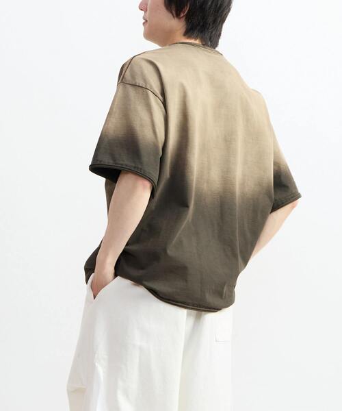 CONVERSE TOKYO（コンバーストウキョウ）の「GRADATION DYE CUT-OFF TEE（Tシャツ/カットソー・レディース・ネイビー/ブラウン/ブラック・SMALL/MEDIUM）」の10枚目の写真