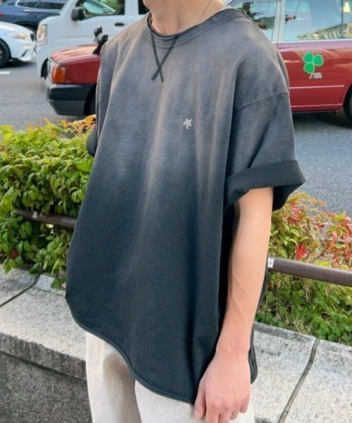 CONVERSE TOKYO（コンバーストウキョウ）の「GRADATION DYE CUT-OFF TEE（Tシャツ/カットソー・レディース・ネイビー/ブラウン/ブラック・SMALL/MEDIUM）」の2枚目の写真