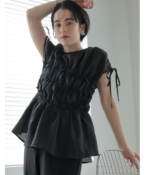 MEISM（ミズム）の「[2026 SUMMER COLLECTION][MEISM by Re:EDIT]シアーギンガムシャーリングフリルペプラムブラウス（シャツ/ブラウス・レディース・ブラック/ホワイト・LARGE/MEDIUM）」の2枚目の写真
