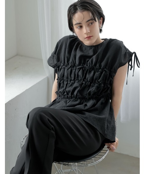 MEISM（ミズム）の「[2026 SUMMER COLLECTION][MEISM by Re:EDIT]シアーギンガムシャーリングフリルペプラムブラウス（シャツ/ブラウス・レディース・ブラック/ホワイト・LARGE/MEDIUM）」の7枚目の写真