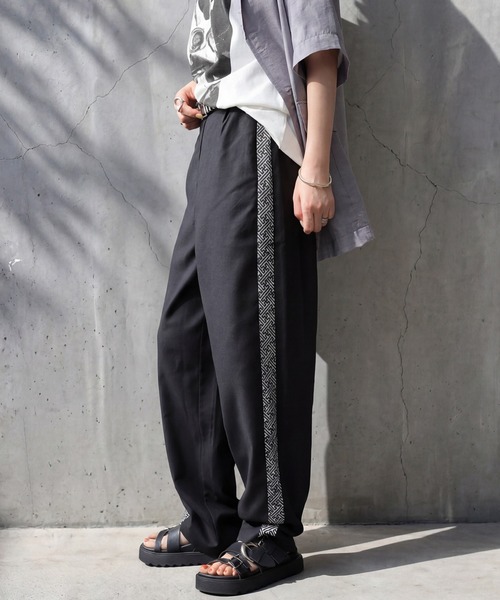antiqua(アンティカ)の「幾何学柄 サイドライン ワイドパンツ(その他パンツ・レディース・ネイビー系/ブラック×ホワイト・LARGE/MEDIUM)」の22枚目の写真