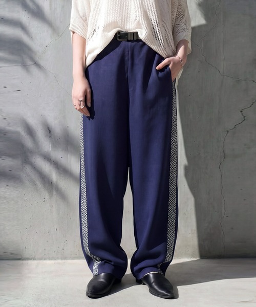 antiqua(アンティカ)の「幾何学柄 サイドライン ワイドパンツ(その他パンツ・レディース・ネイビー系/ブラック×ホワイト・LARGE/MEDIUM)」の4枚目の写真
