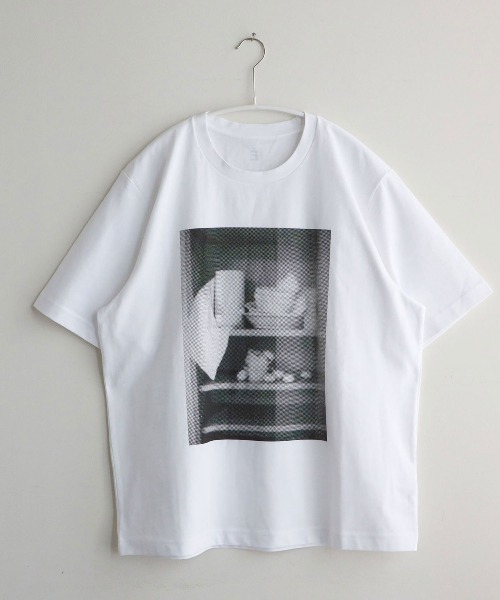 IDEE（イデー）の「［ＩＤＥＥ］Ｐｈｏｔｏｇｒａｐｈｙ　Ｔシャツ　マッシュルーム（Tシャツ/カットソー・レディース・ホワイト/ブラック・M/L）」の2枚目の写真