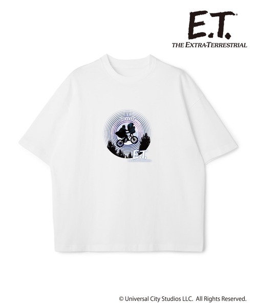 Universal Filmarket(ユニバーサルフィルマーケット)の「【E.T./イーティー】ムービーグラフィックプリント半袖Tシャツ / Movie Scene Graphic T-Shirt《UNISEX》(Tシャツ/カットソー・レディース・ブラック/ホワイト・XL/L/M)」の2枚目の写真