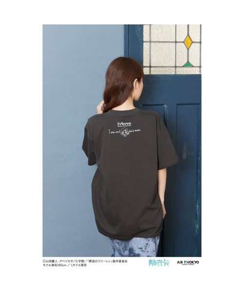 AIR TWOKYO(エアトゥーキョー)の「TVアニメ『葬送のフリーレン』 第1弾 シーンイラストTシャツ 4(断頭台のアウラ)(Tシャツ/カットソー・レディース・スミクロ・X-LARGE/SMALL/LARGE/MEDIUM/XX-LARGE)」の2枚目の写真