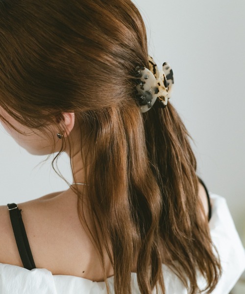 VANNIE U(ヴァニーユー)の「ホログラムストーンミニバレッタ(バレッタ/ヘアクリップ・レディース・ホワイト/ライトブルー/その他・FREE)」の3枚目の写真